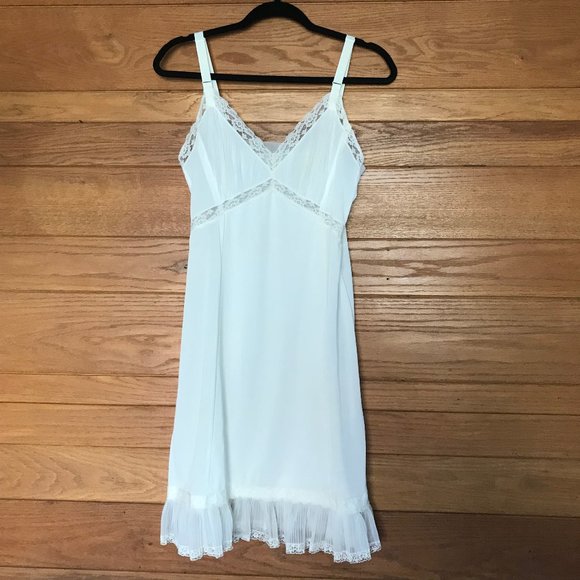 Vintage Other - Vintage cream slip with lace and pleated detail